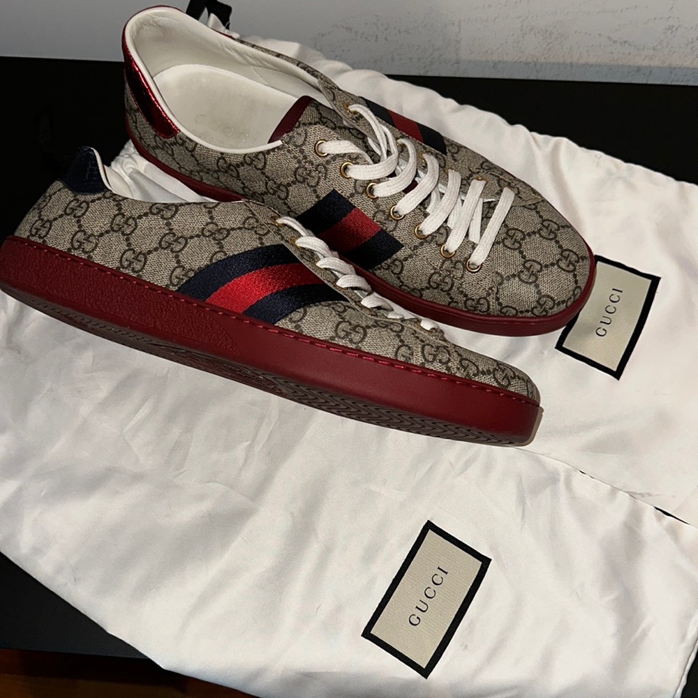 Shoe serial number: 42944504F